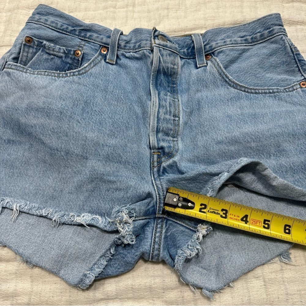 Levis 501 Womens Denim Shorts Light Blue Button Fly Cut Off Size 31 - Picture 7 of 11